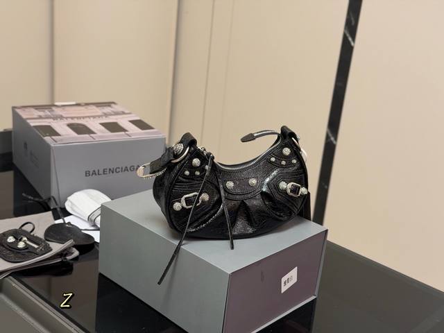 Brick buckle with full packaging Size: 25.12Cm Balenciaga Le Cagole Half-crescen