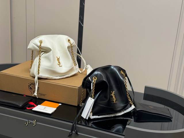 l Matching box Size: 29.27Cm Saint Laurent is so easy to match. Wow, Wow, Wow. Y