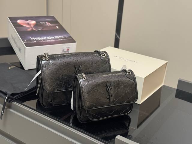 With folding box airplane box Size: 24Cm 28Cm High-end version Niki Ysl Niki sof