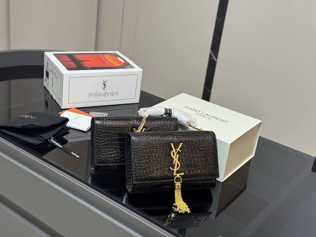 with folding box airplane box Size: 20cm Yves Saint Laurent Woc envelope bag Th