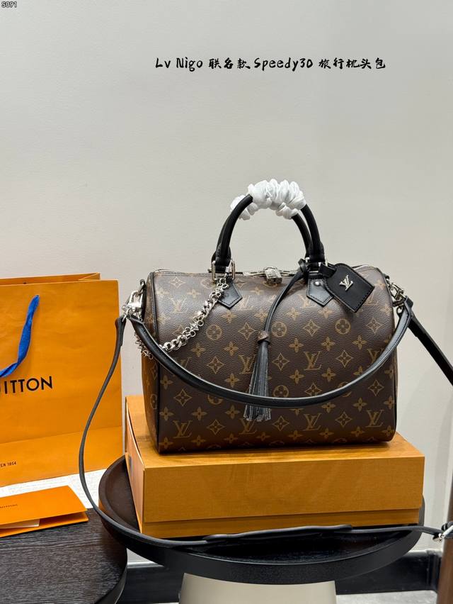 Lv X Nigo Keepall30 pillow bag is ideal urban handbag. Soft Crafty Speedy30's ic