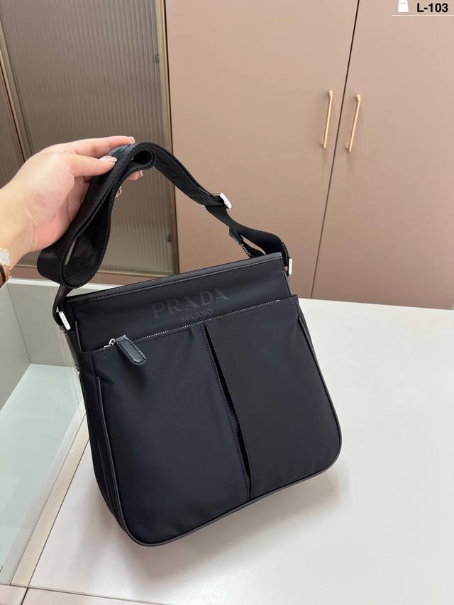 prada Prada nylon cloth shoulder messenger bag shoulder bag men's messenger bag