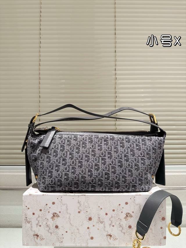 Replica of the original fabric. D-Journey series handbags with ingenious detail