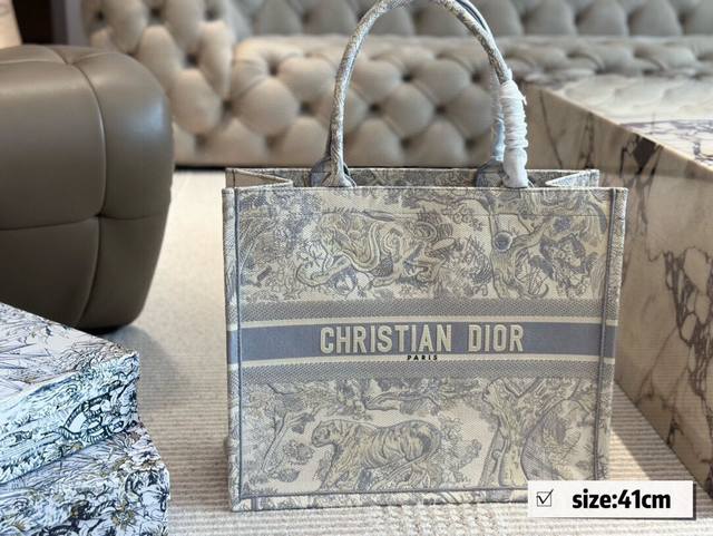 Gift box Size: 26*21cm 36*28cm 41*35cm D's Tote shopping bag Cdbooktote23 latest