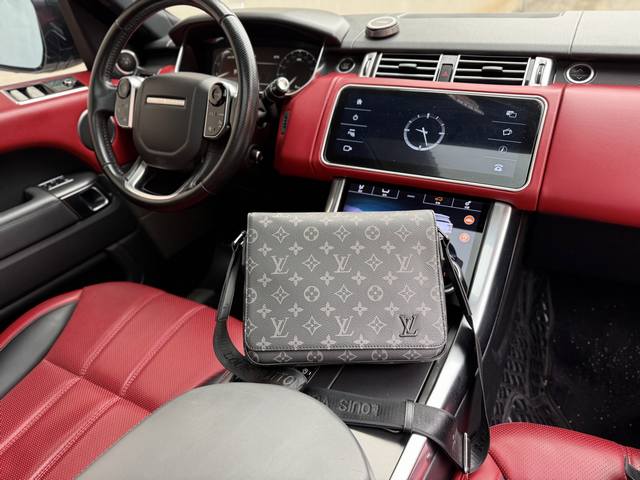 High-end "Louis Vuutton" LV shoulder bag, Louis Vuitton messenger bag M46255, f