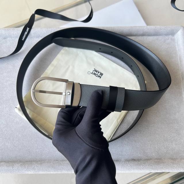 Horseshoe-shaped buckle, black and gray reversible leather strap, 35mm . This