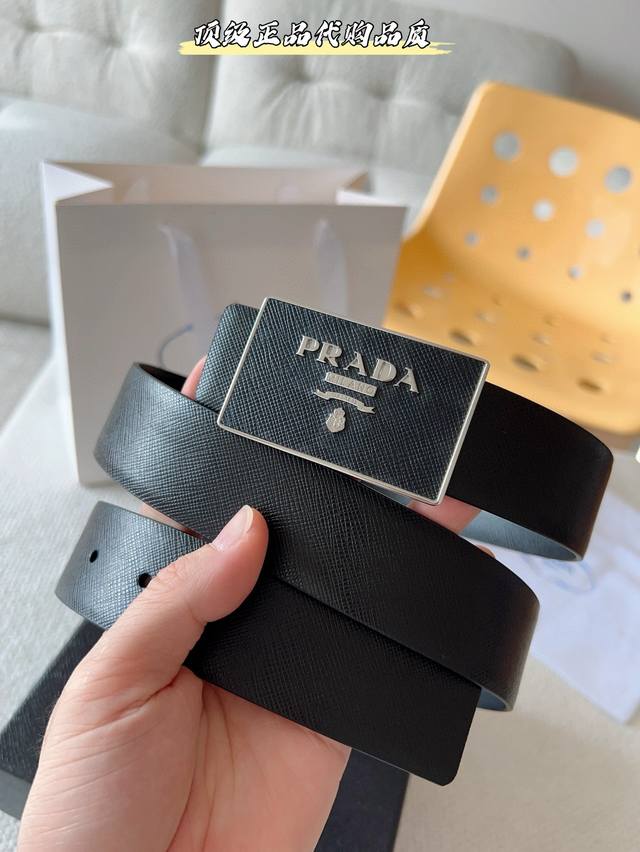 Guangzhou factory direct delivery Prada This versatile accessory features a simp