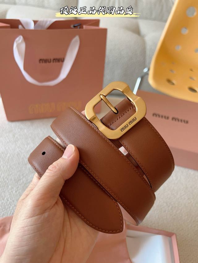 Guangzhou factory p direct hair Miu Miu This leather belt is simple and elegant