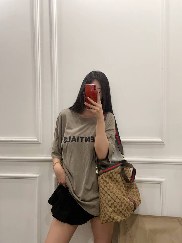 Cool Tote Gucci Giglio Series Large Tote BagGucci Cool Tote Bag is a versatile c