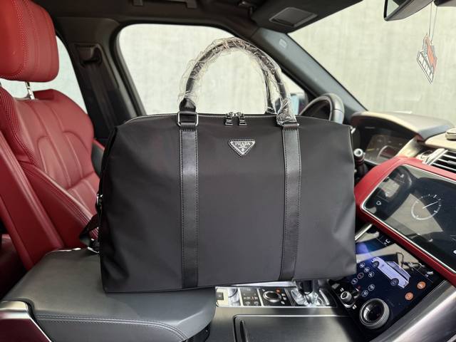 Latest high-end Prada briefcase, Prada handbag, crossbody bag with logo, adjusta