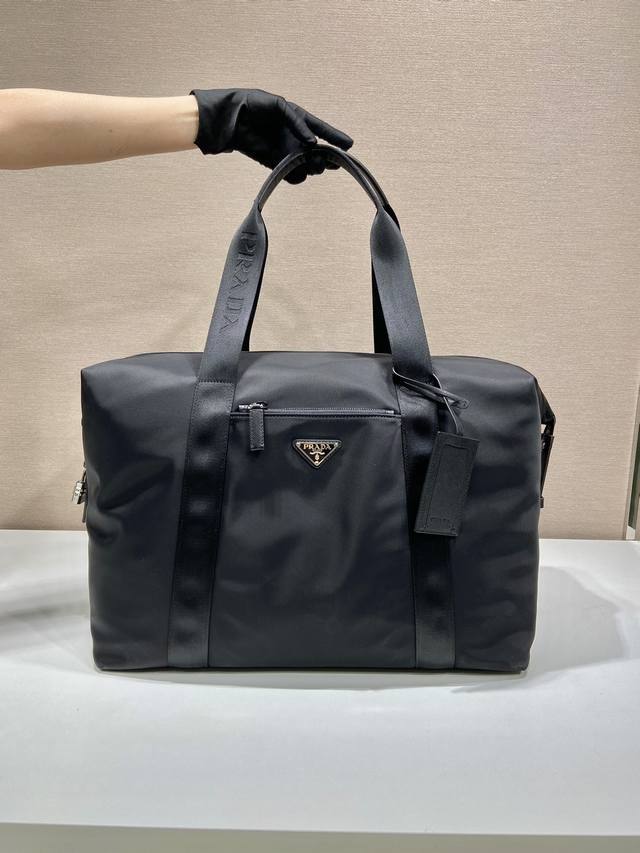Classic Travel Bag 2Vc796 This travel bag is made of imported nylon and cross-g