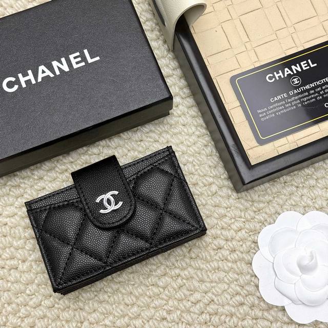 Chanel Caviar Lambskin Accordion Card Holder. Unlike ordinary card holders, this