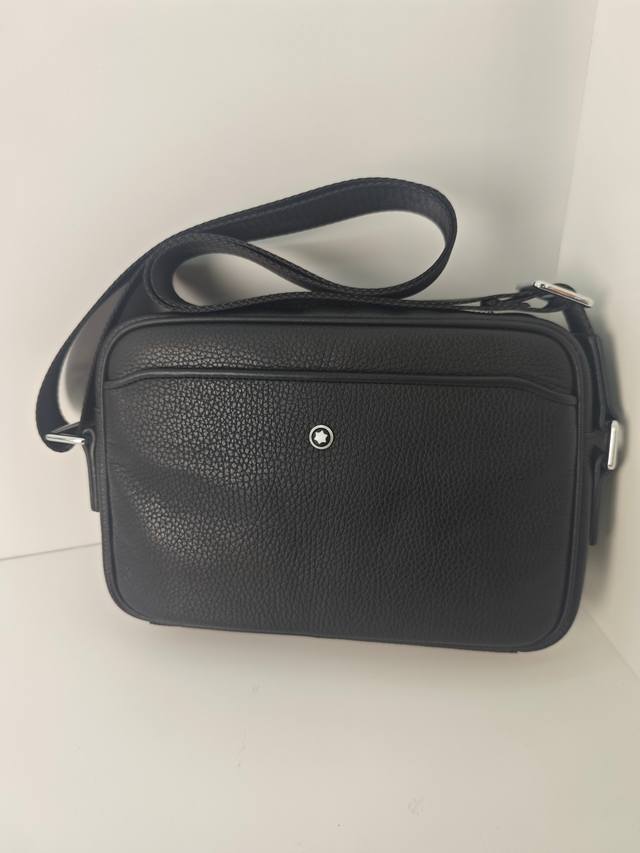 The latest and hottest Montblanc horizontal crossbody bag, a practical model, is