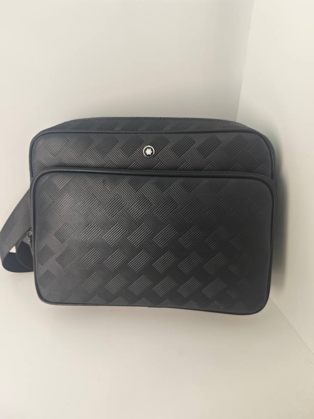 The latest and hottest Montblanc horizontal crossbody bag, a practical model, is