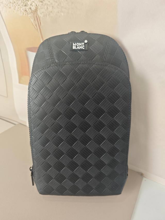 Top-tier counter-selling high-end and hot-selling Montblanc chest bags are now s