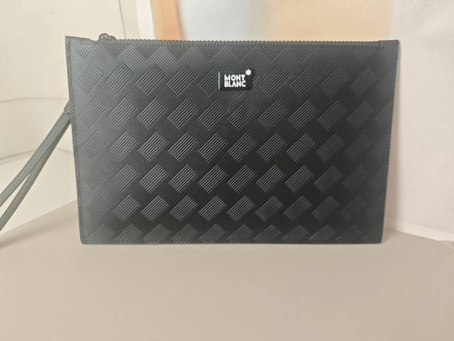 Top-tier counter-selling high-end and hot-selling Montblanc clutches are shippin