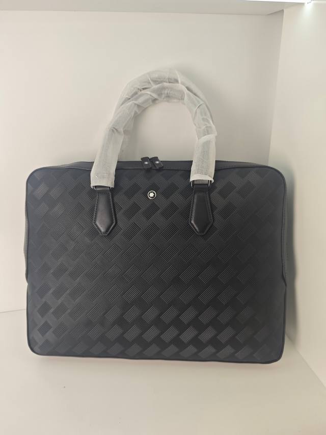 Top-tier counter-selling high-end and hot-selling Montblanc briefcases are shipp