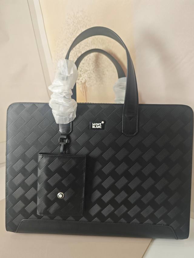 Top-tier counter-selling high-end and hot-selling Montblanc briefcases are shipp