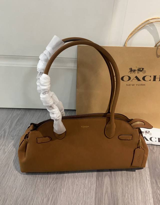 March new arrival: Coach Cam03. A retro-style bag, similar to the one worn by Na