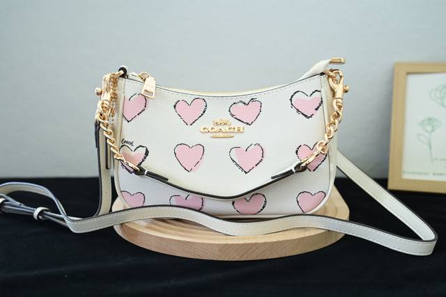 Coach pink heart bag, Cbs73 Cbs68 August new Qixi Festival limited edition~ Teri