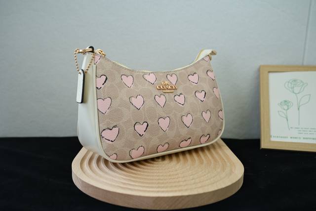 Coach pink heart bag, Cbs73 Cbs68 August new Qixi Festival limited edition~ Teri