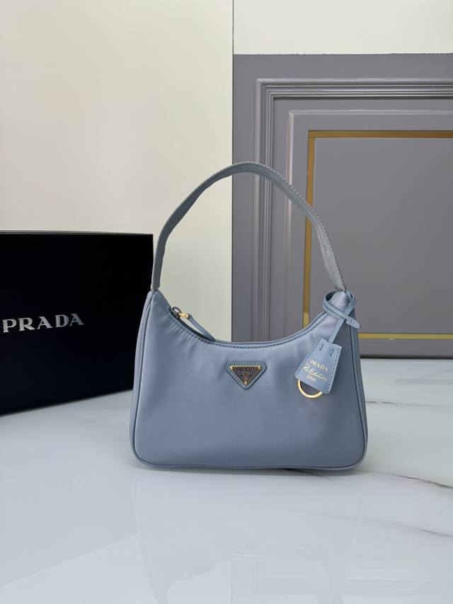 #This is an upgraded version of the popular Hobo women's nylon shoulder bag with