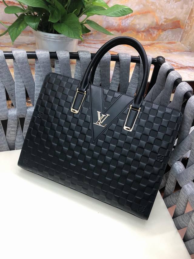 A new, top-quality, original men's handbag and messenger bag has arrived. Made