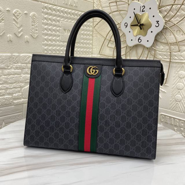 G's latest hot-selling men's handbag, made of high-quality imported scalp leathe