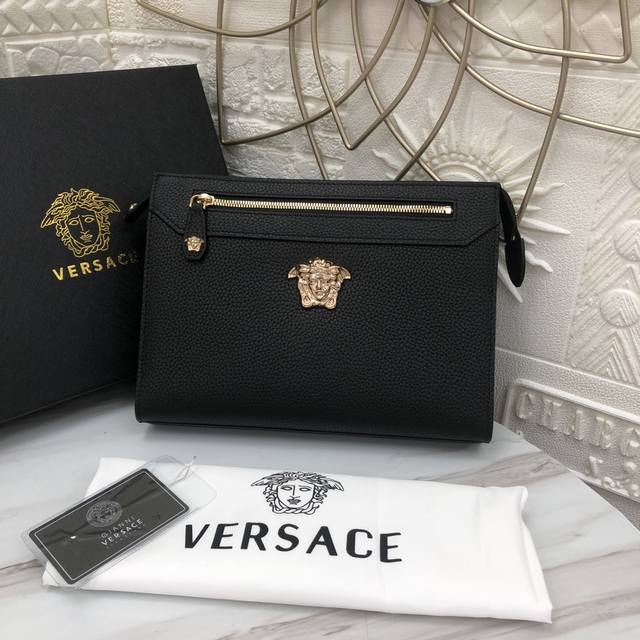 comes with box. Versace international luxury goods, top quality. Fashionable an