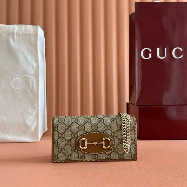 Top-of-the-line Gucci Horsebit 1955 series. This Gucci Horsebit 1955 series hand