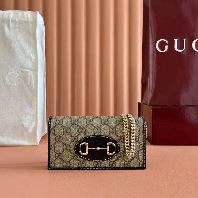 Top-of-the-line Gucci Horsebit 1955 Collection. This Gucci Horsebit 1955 Collect