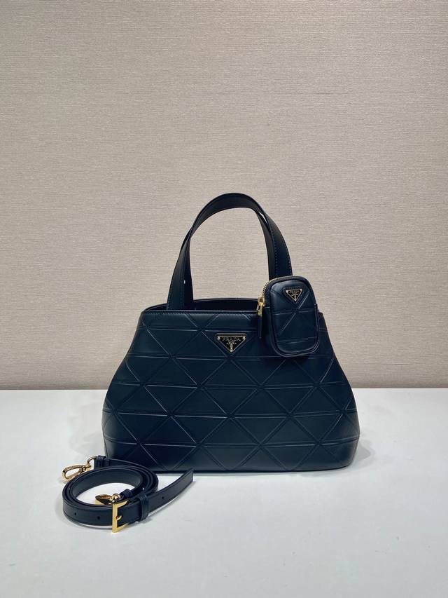 New arrival tote bag 1Bg545 medium This versatile tote bag features refined and