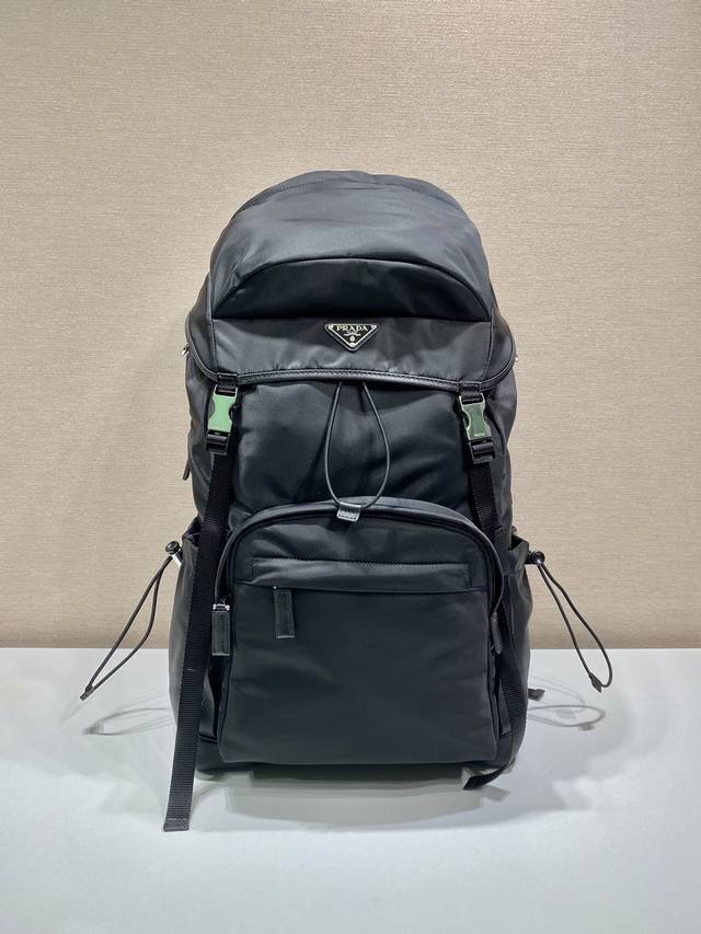 New Hiking Backpack 2Vz090 This backpack features a high-tech exterior and a pr