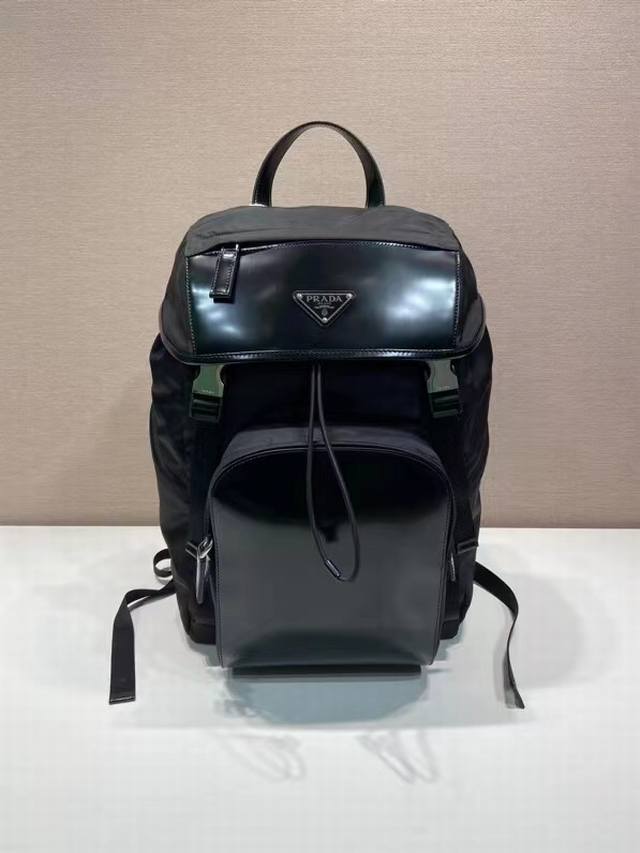 New Backpack 2Vz135 Shiny Nylon Fabric This backpack combines innovative recycl