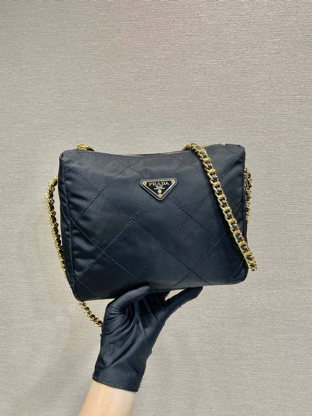 Used Crossbody Bag 1Bd646 This vintage chain-embellished hobo bag is amazing! M