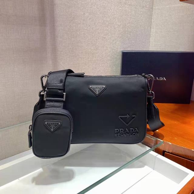 Eco-Friendly Collection 2Vh113 This shoulder bag is crafted from innovative recy
