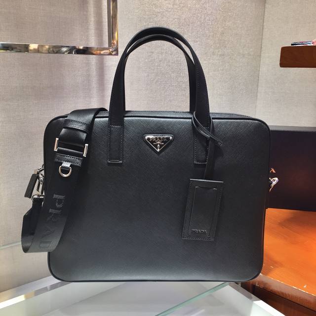 New briefcase 2Ve368 Made of imported Saffiano cross-grain cowhide, with a deta