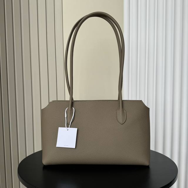 The top-grade original Therow handbag is truly a treasure. This elephant-gray ba
