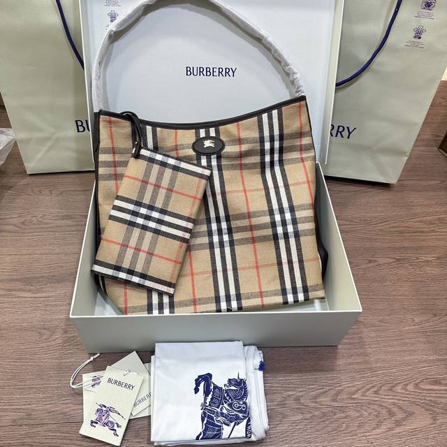 This bag is crafted from premium, original leather in a cotton and linen blend,