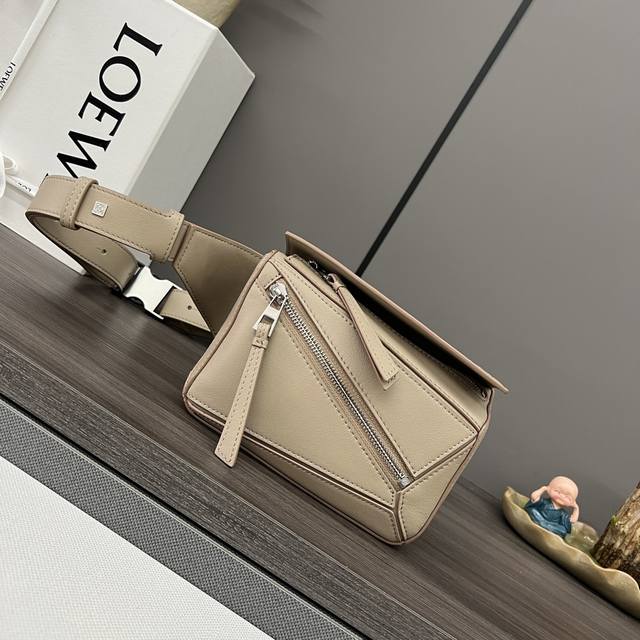 Lw New classic puzzle waist bag The cowhide puzzle handbag is the debut handbag