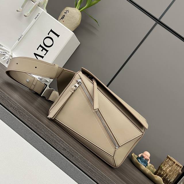 Lw New Classic Puzzle Belt Bag The cowhide puzzle handbag is the debut handbag l