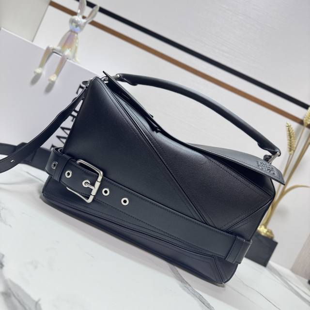 Luojia's new large shiny cowhide puzzle motorcycle bag. The puzzle biker handbag