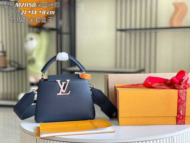 Premium, fully packaged, premium, genuine leather M21150M58718 with a dark blue