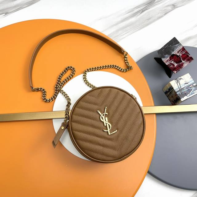 Caviar with gold buckle The latest Vinyle cute little round bag has arrived! Cra