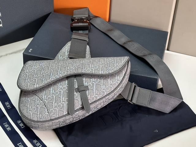 Top Original Single Top Original Single This Saddle Bag is a new take on the cla