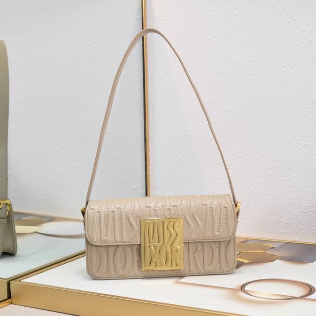 This Miss Dior flap bag, a new addition to the Winter 2024 ready-to-wear collect
