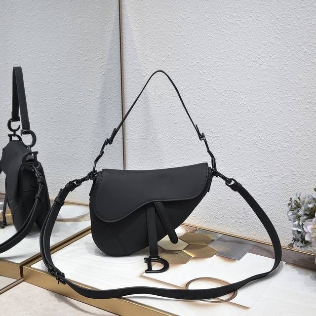Large Dior Saddle Matte Series with counter boxLarge size: 25.5 X 20 X 6.5 cmBe
