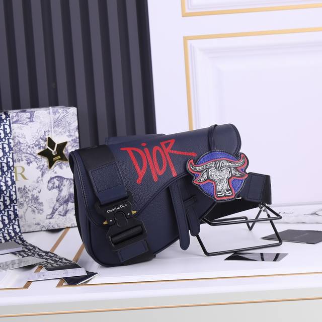An upgraded version of the Dior Homme pre-fall Saddle bag, featuring a lychee-t