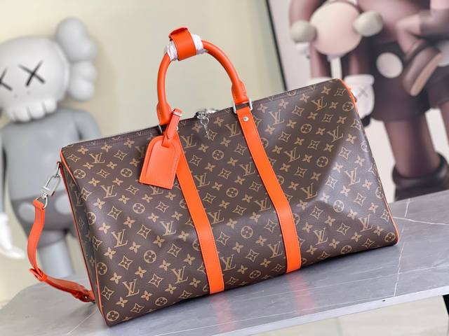 Original M46 Lu Keepall 50cm travel bag. This Keepall is a classic among travel