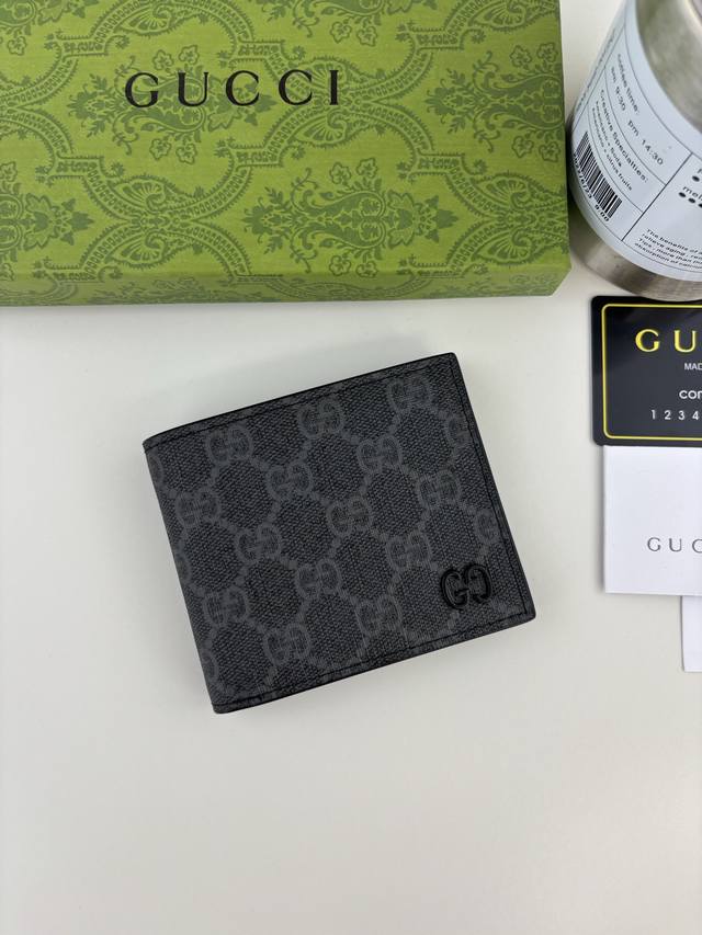 Guccl wallets, a new collection of slim and compact small leather goods, are re